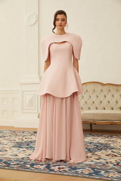 Conjunto de Vestido Maxi Escultural com Capa em Camadas Rosa Auriane