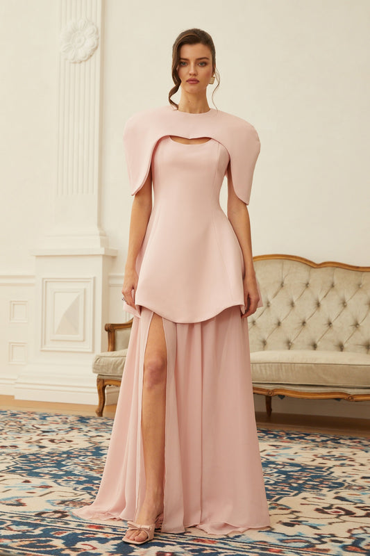 Conjunto de Vestido Maxi Escultural com Capa em Camadas Rosa Auriane