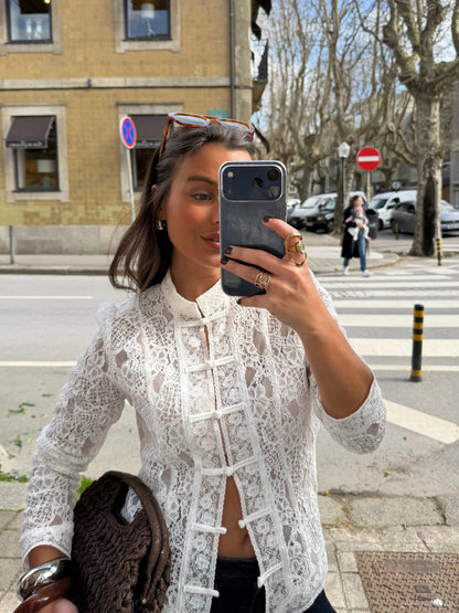 Top com Laço Frontal em Off-White