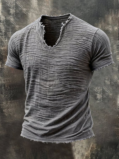 T-Shirt Masculina Retro em Algodão Linho com Borda Desfiada, Decote em V Especial e Manga Curta