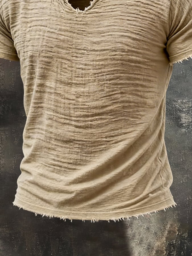 T-Shirt Masculina Retro em Algodão Linho com Borda Desfiada, Decote em V Especial e Manga Curta