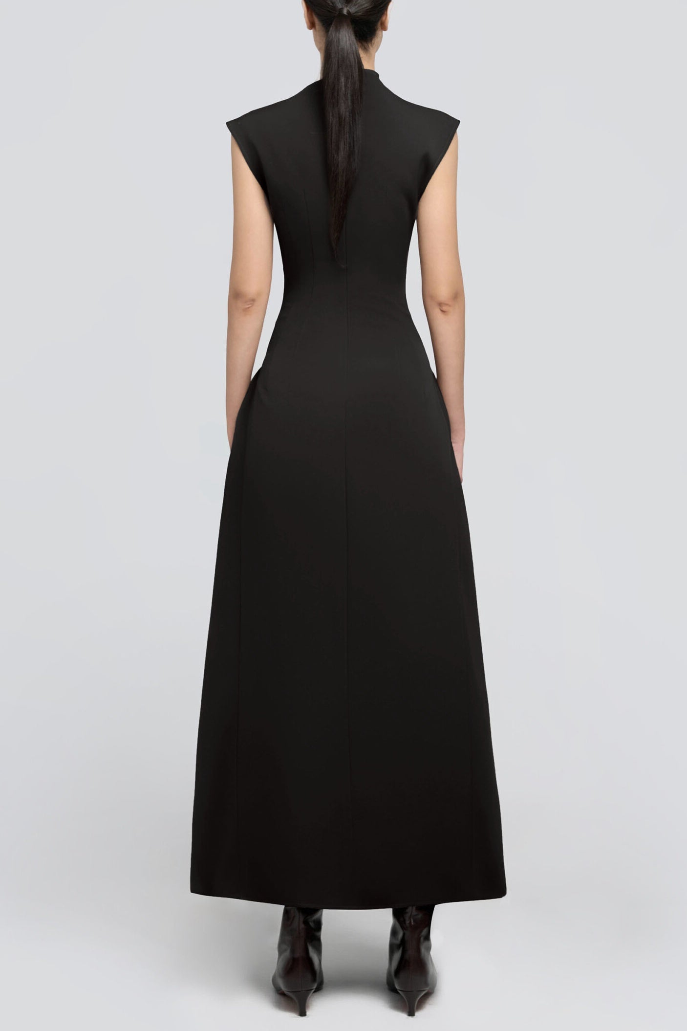 Vestido Midi Flare com Drapes Simétricos Eorkone - Preto