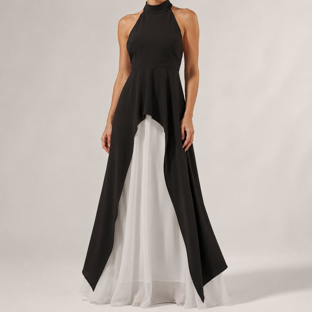Vestido longo em camadas com alças halter