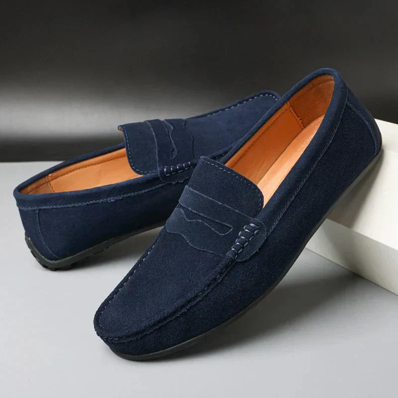 Loafers Clássicos em Camurça Retro Luxe