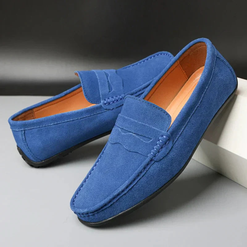 Loafers Clássicos em Camurça Retro Luxe
