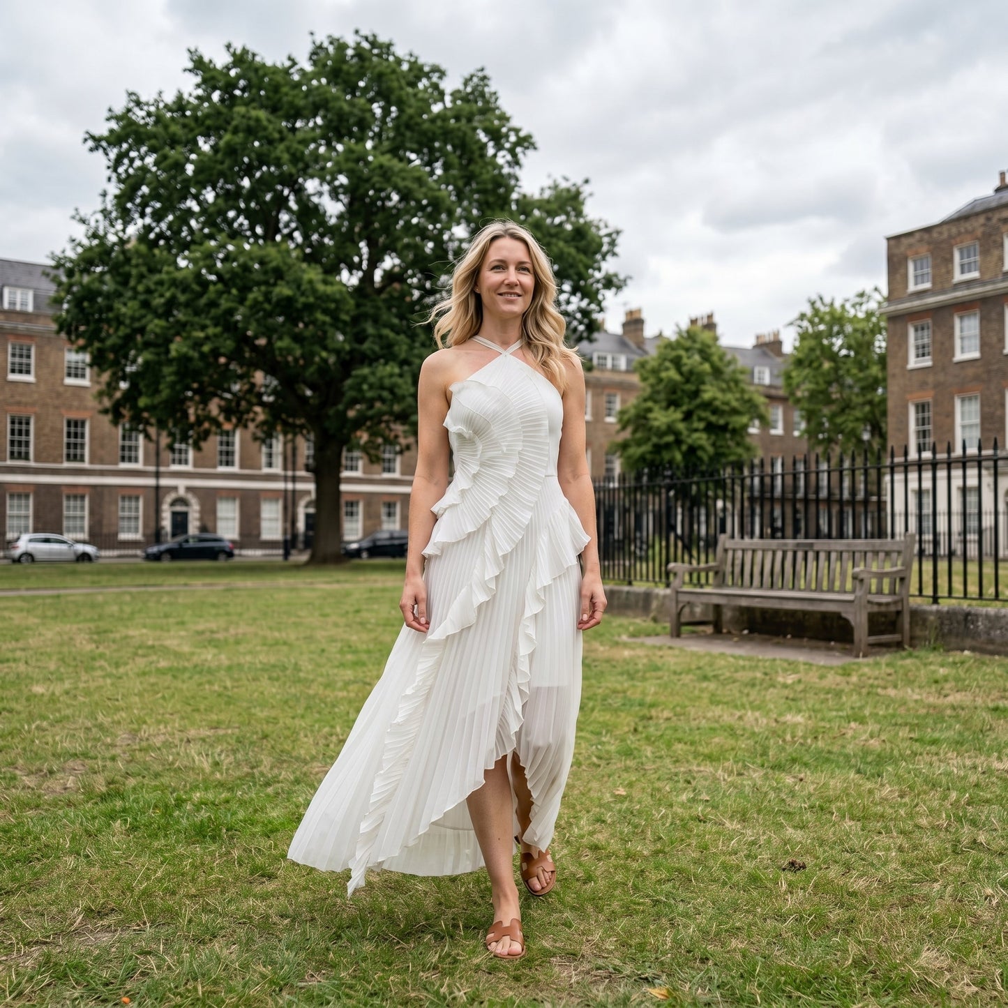 Leonor | Vestido Plissado com Folhos Elegante